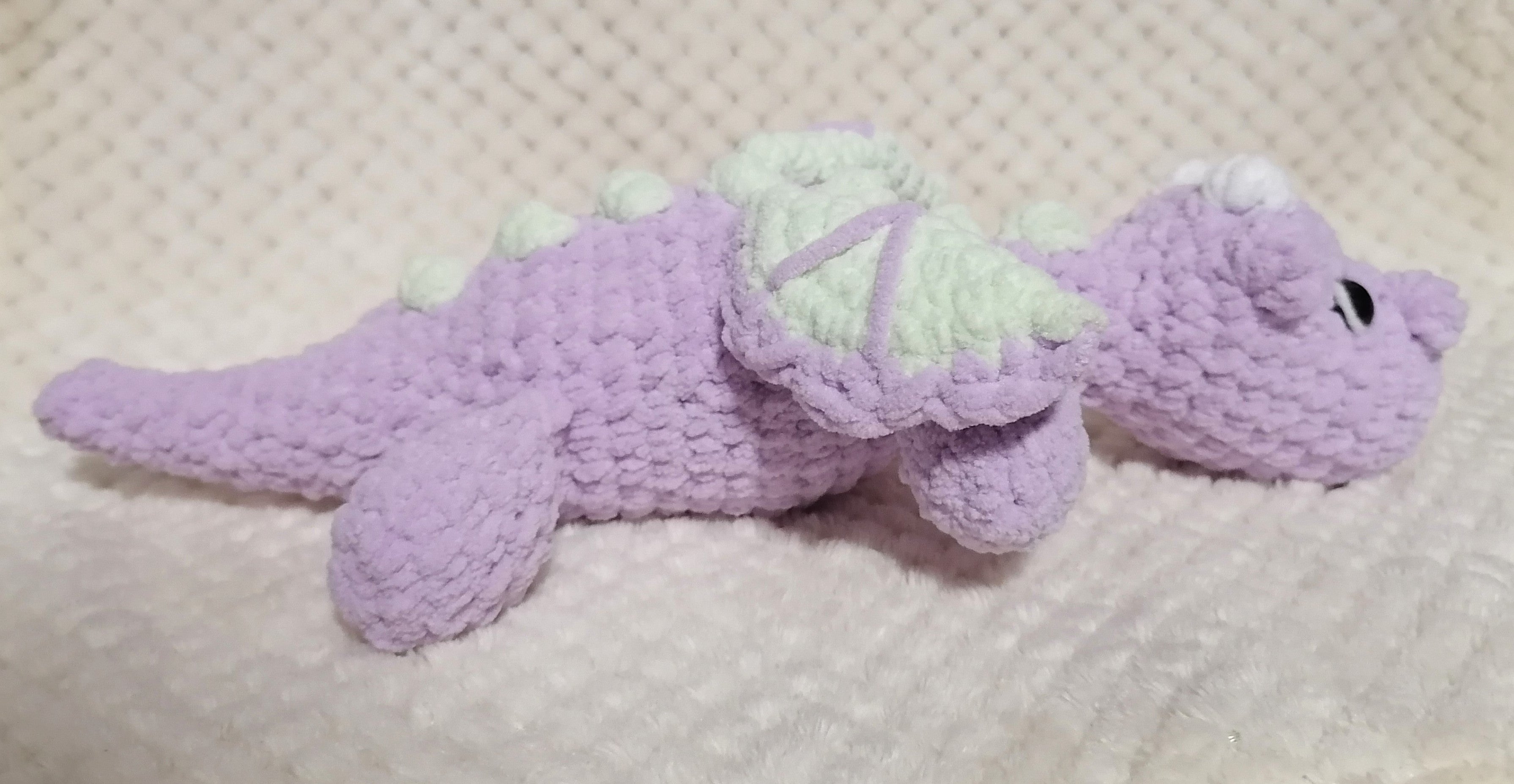 Bébé Dragon allongé