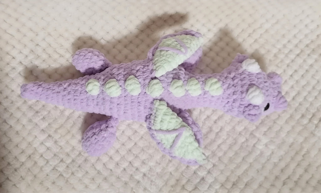 Bébé Dragon allongé