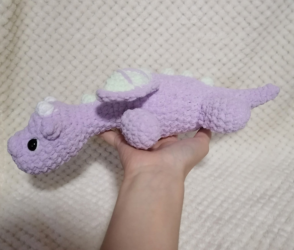 Bébé Dragon allongé