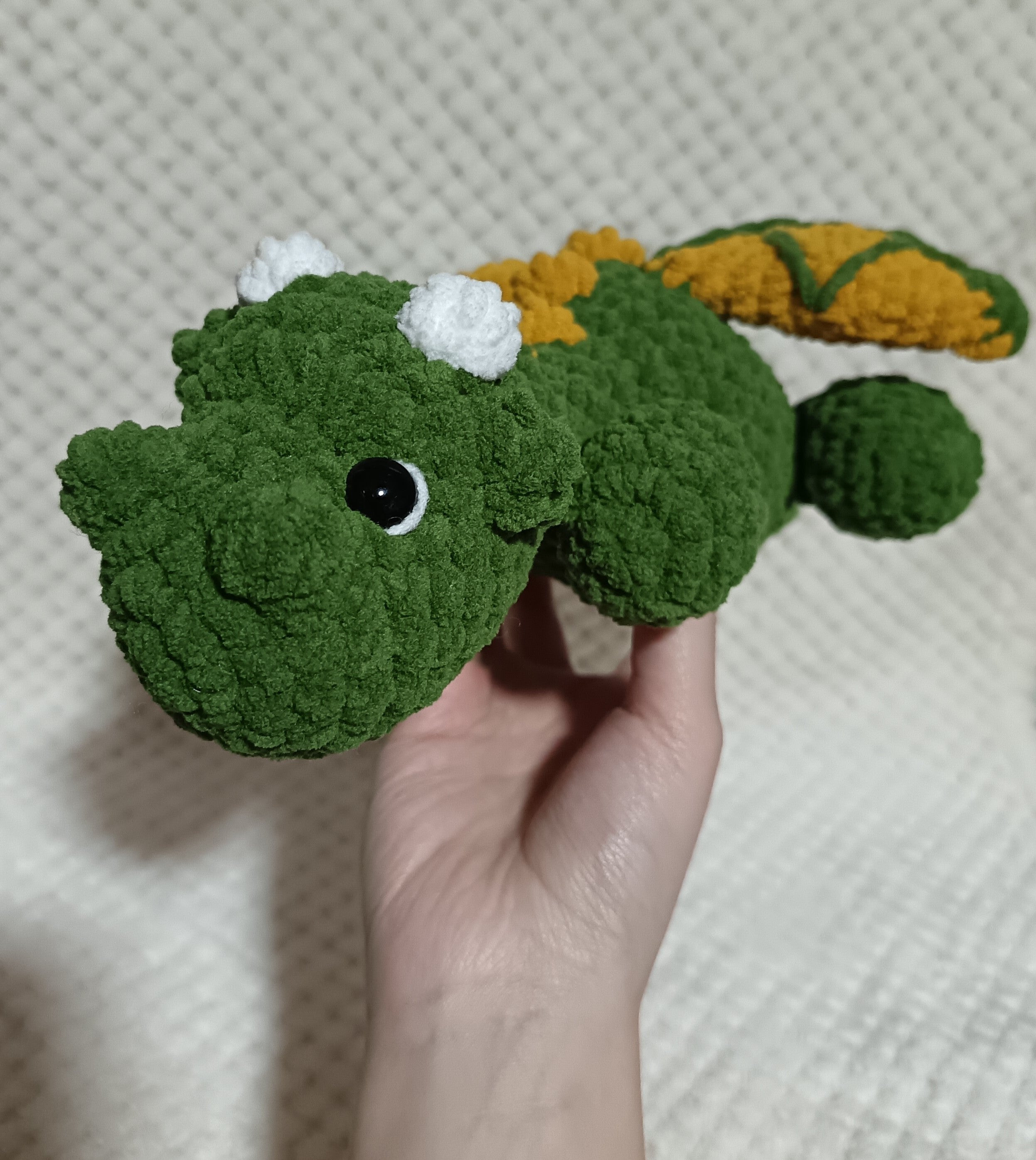 Bébé Dragon allongé