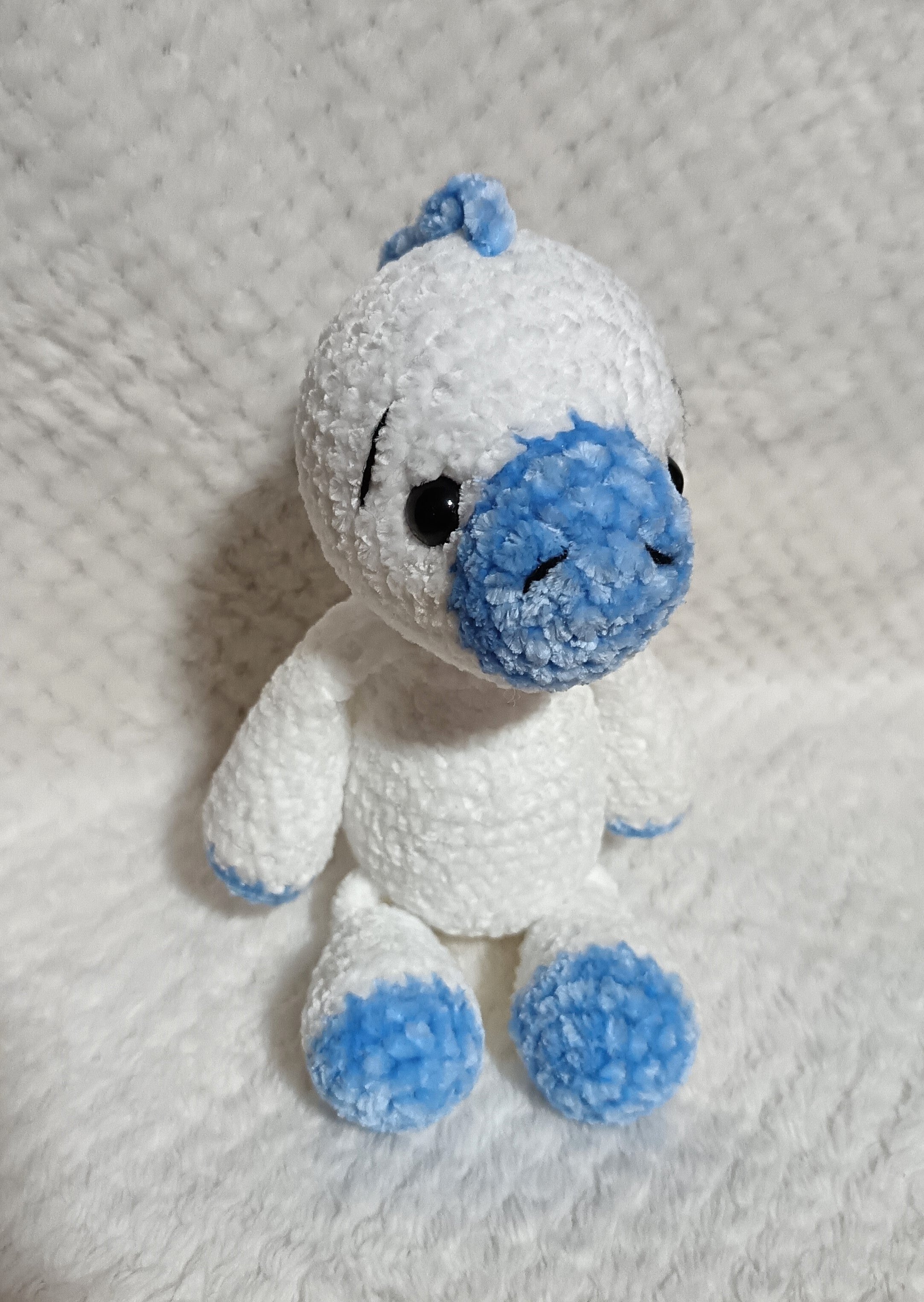 Doudou dinosaure chenille blanc et bleu ciel