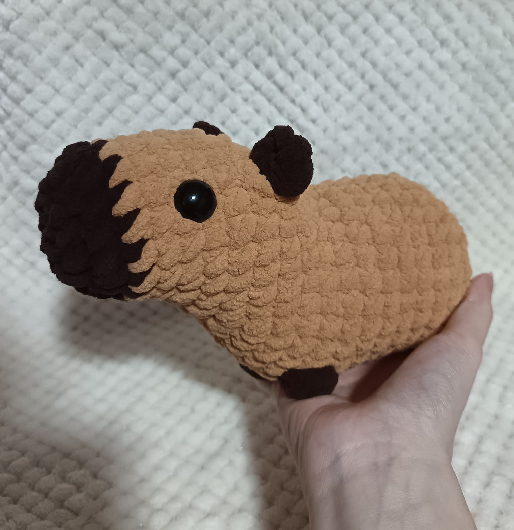 Grand capybara marron