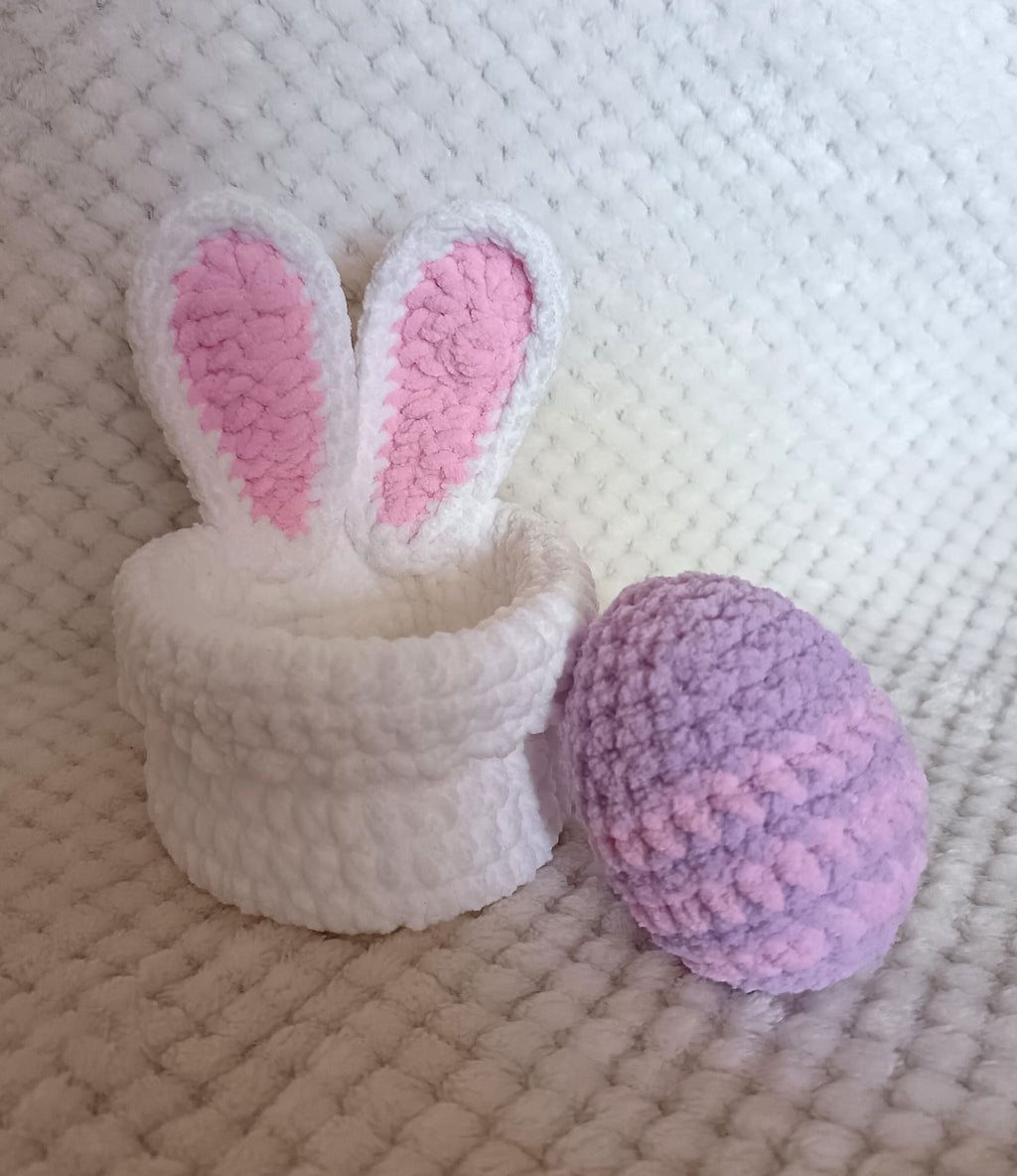 Panier oreilles de lapin et oeuf de Pâques