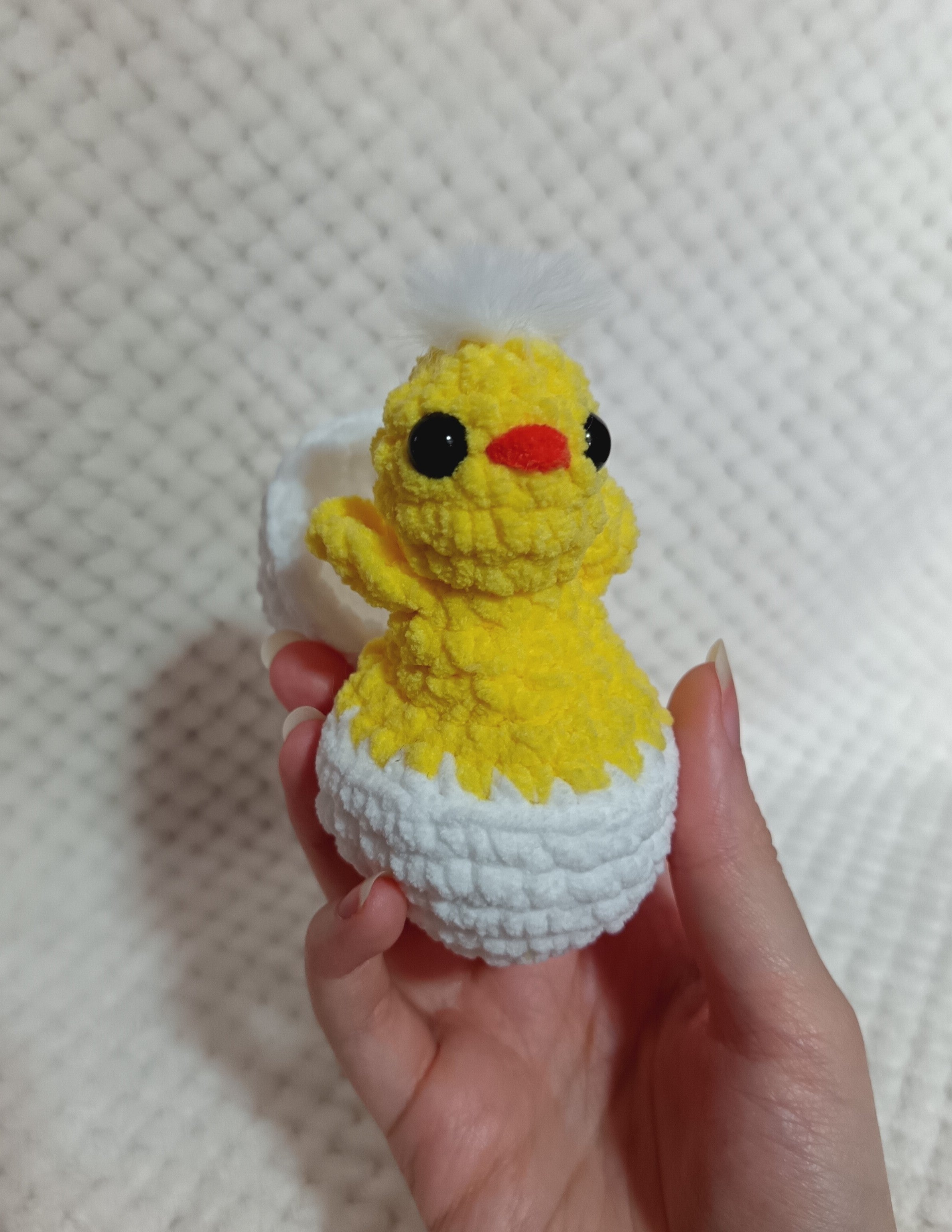 Poussin "pop" dans son oeuf